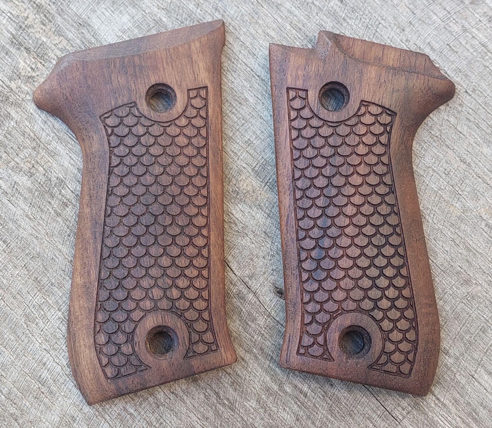 Wood inlet grips Tokarev TT-33 Maple Red inlet